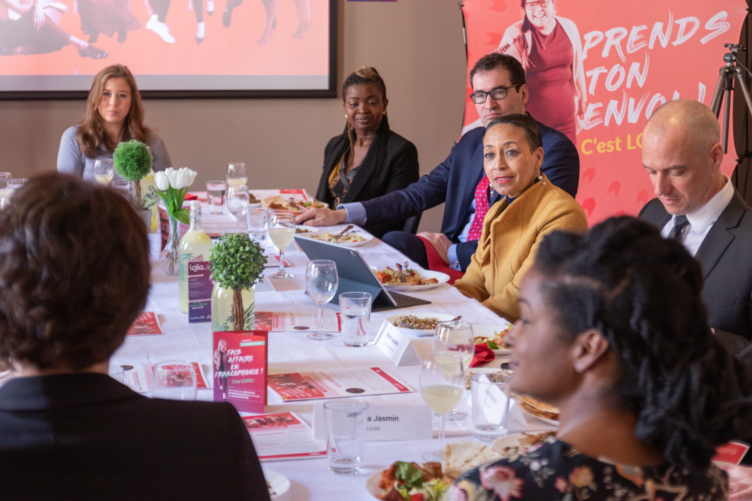 Nadine Girault et Jean-Stéphane Bernard - PDG de LOJIQ - au lancement des Missions immersives en Francophonie en 2020